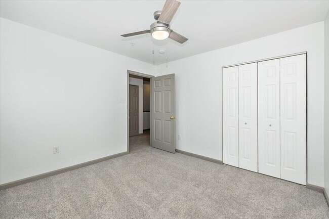 Building Photo - Twin Arch Crossing Rental