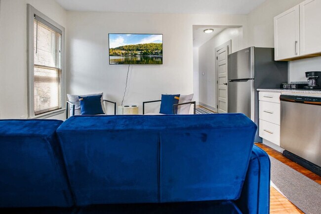 Building Photo - 1848 E 89th St