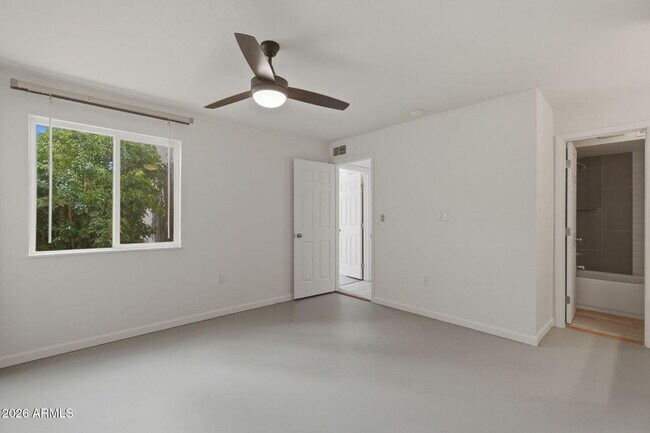 Building Photo - 8055 E Thomas Rd