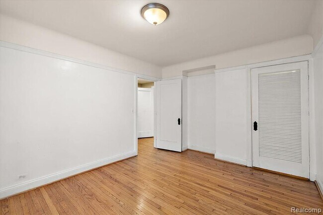 Building Photo - 15 E Kirby St