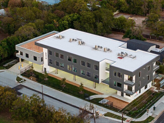 Building Photo - 5515 Humming Bird Ln