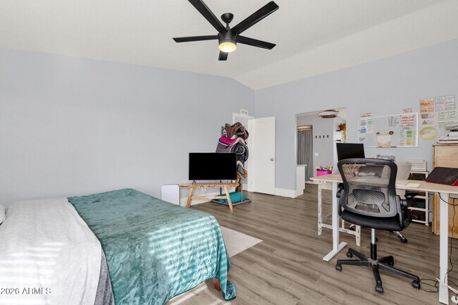 Building Photo - 851 W Quail Cir