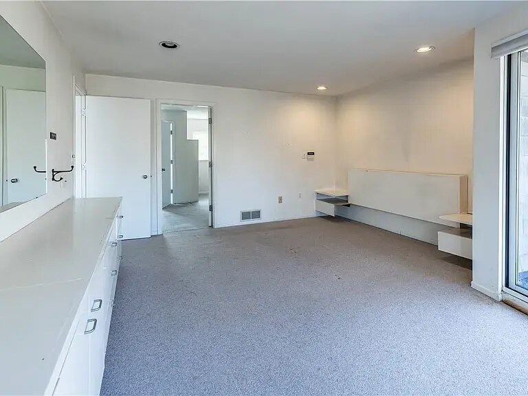 Building Photo - 7520 Spectrum Way