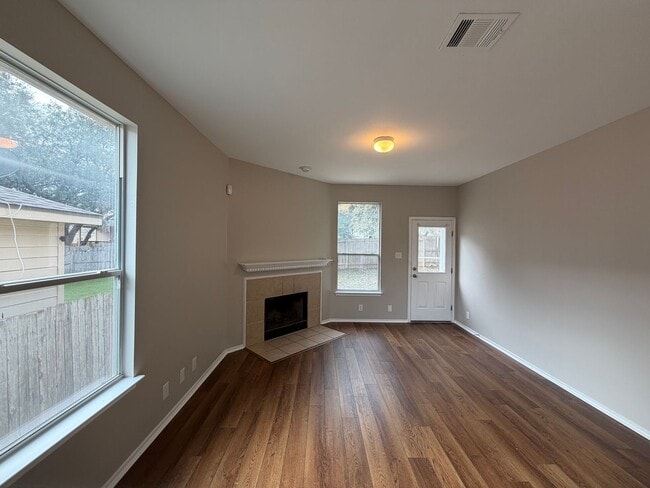 Building Photo - CENTRALLY LOCATED 3 BEDROOM SINGLE STORY HOME IN STEUBING RANCH SUBDIVISION*ISLAND KITCHEN