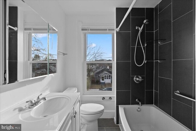 Building Photo - 4252 Clay St NE