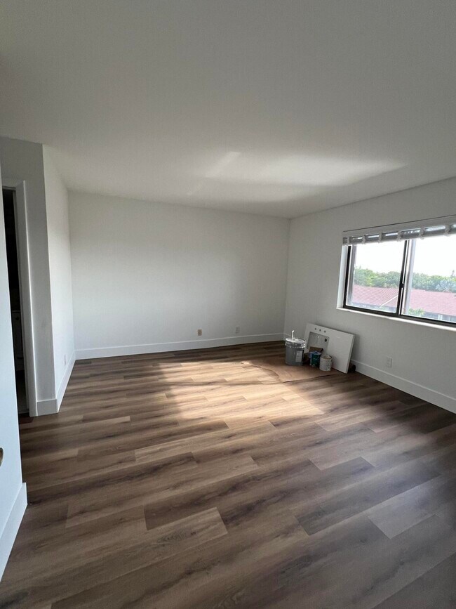 Building Photo - 7770 Tahiti Ln