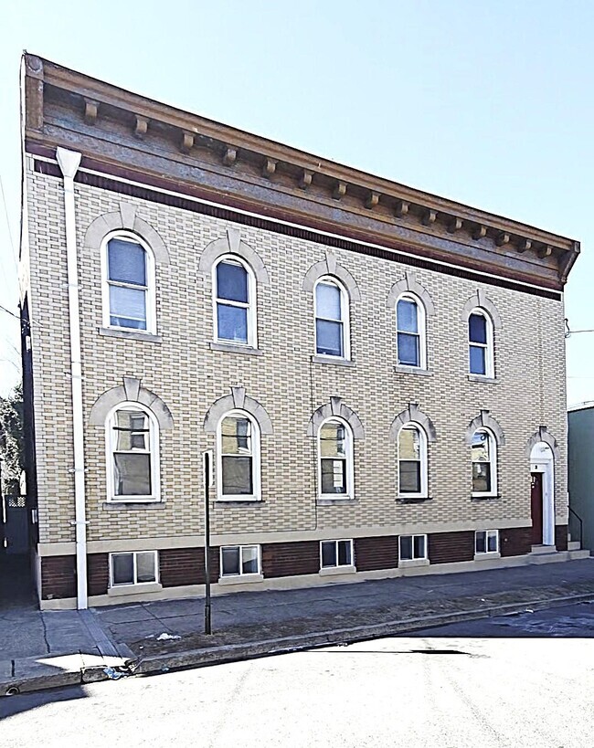 Building Photo - 31 MacArthur Ave