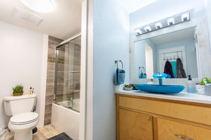 Building Photo - 4000 Gulf Terrace Dr