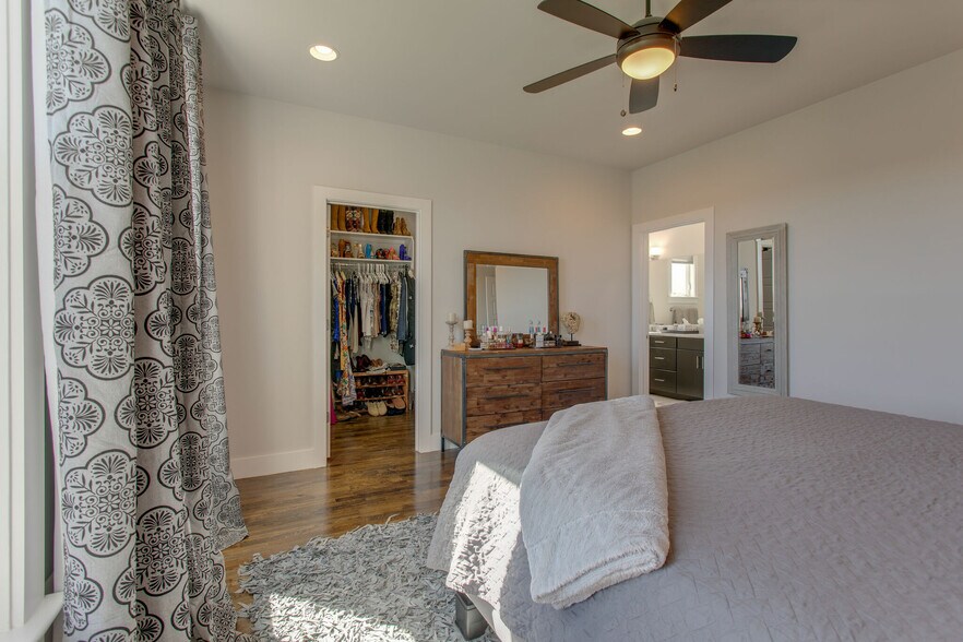 Master Bedroom - 1515 Porter Rd