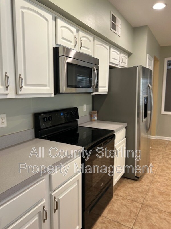 Building Photo - 1664 Pine Bay Dr