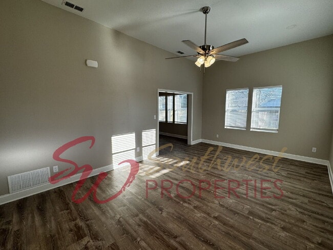 Building Photo - Freshly Remodeled 3 Bed / 2 Bath – Close to Campus | Pets Welcome!