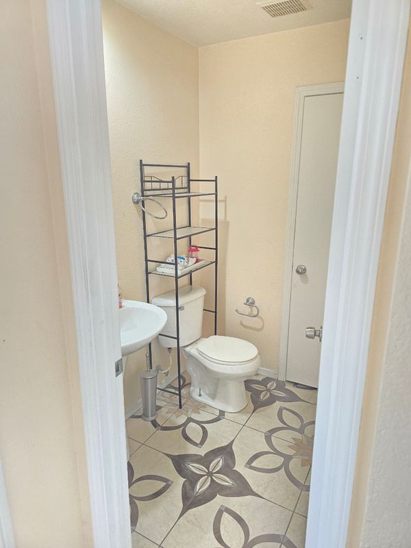 Building Photo - 1482 Peppermint Dr