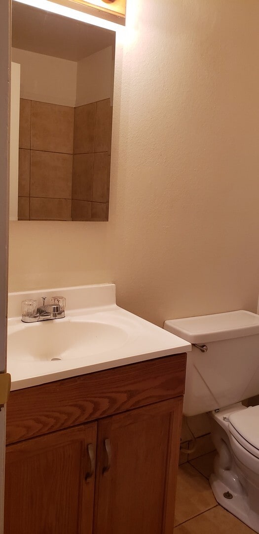 Building Photo - Affordable 3 Bedroom Duplex in Sparks!