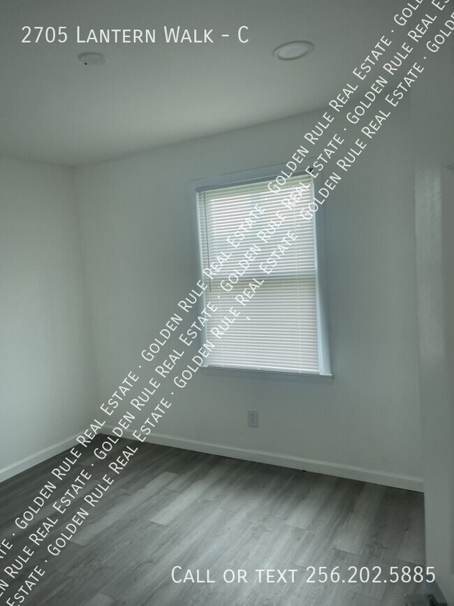 Building Photo - 2705 Lantern Walk SE