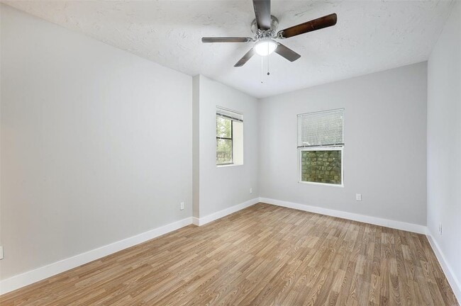 Building Photo - 2511 San Gabriel St