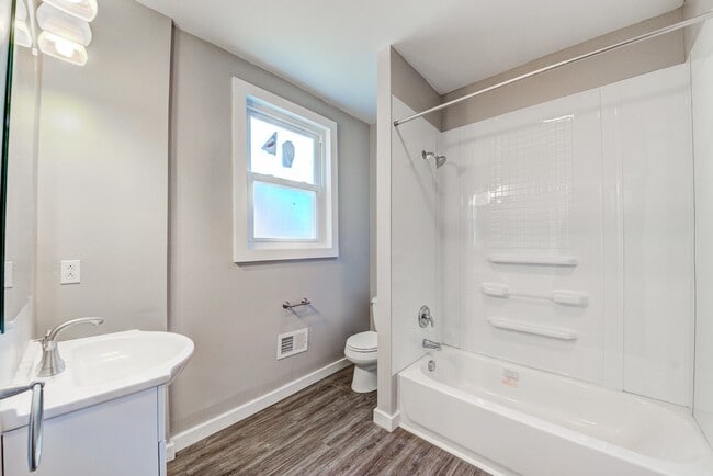 Building Photo - 426 Edgemont St