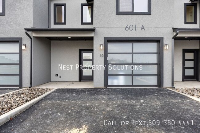 Building Photo - 601 S Dorsing St