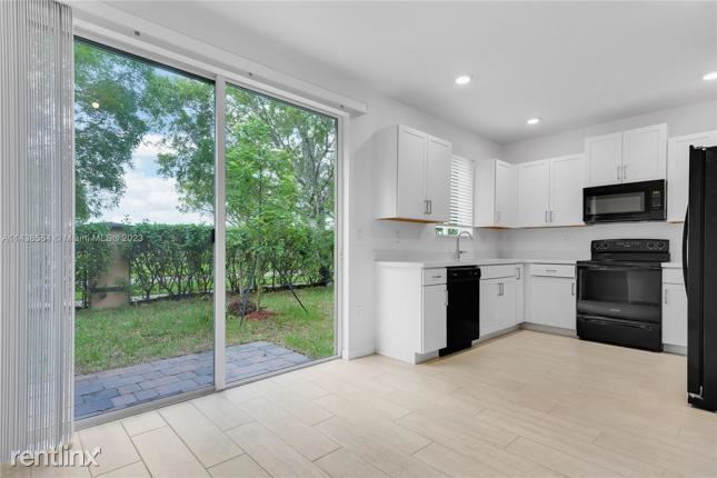 Building Photo - 3 br, 2 bath House - 2445 SE 10Th Street