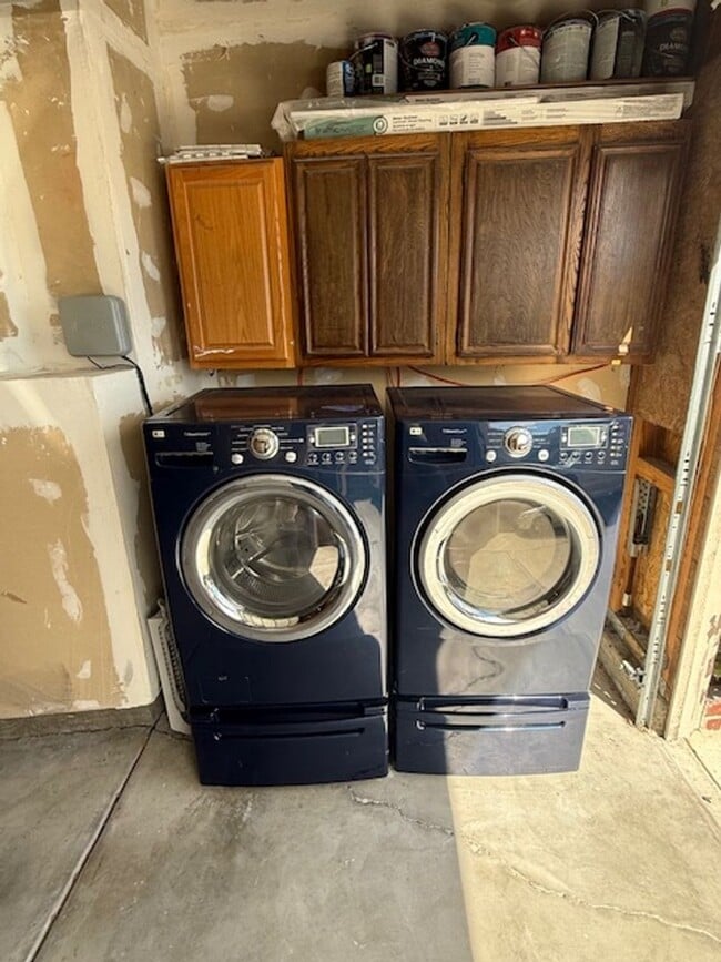 Building Photo - San Leandro Remodeled 3 bed, 2 bath Cul-de-Sac, Dogs OK,