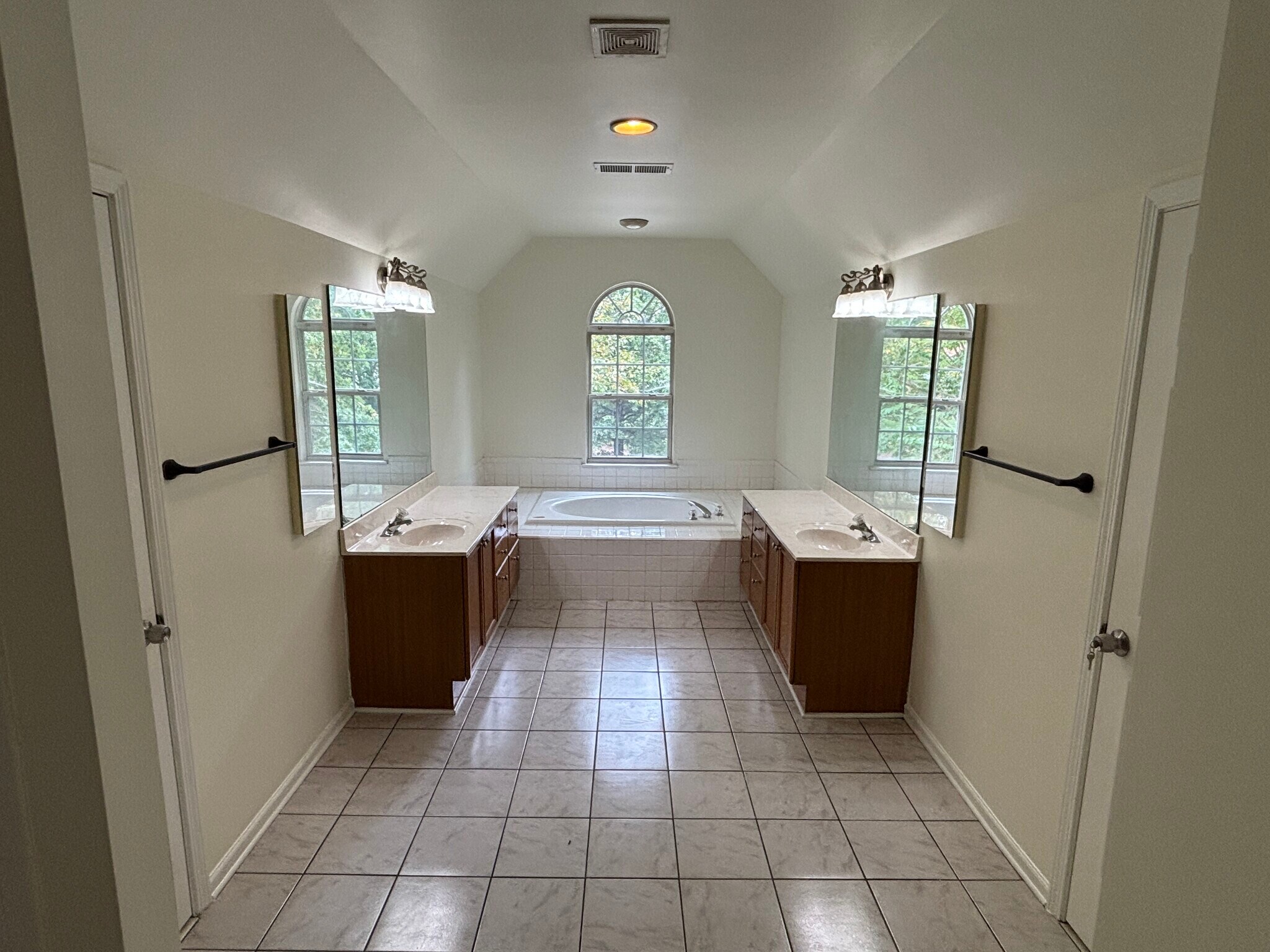 Building Photo - 15938 Wayland Dr