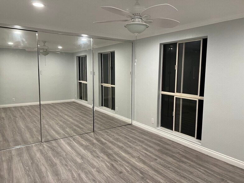 Building Photo - 6160 Whitsett Ave