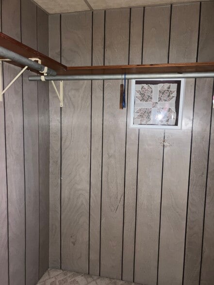 Building Photo - 517 11th Ave W