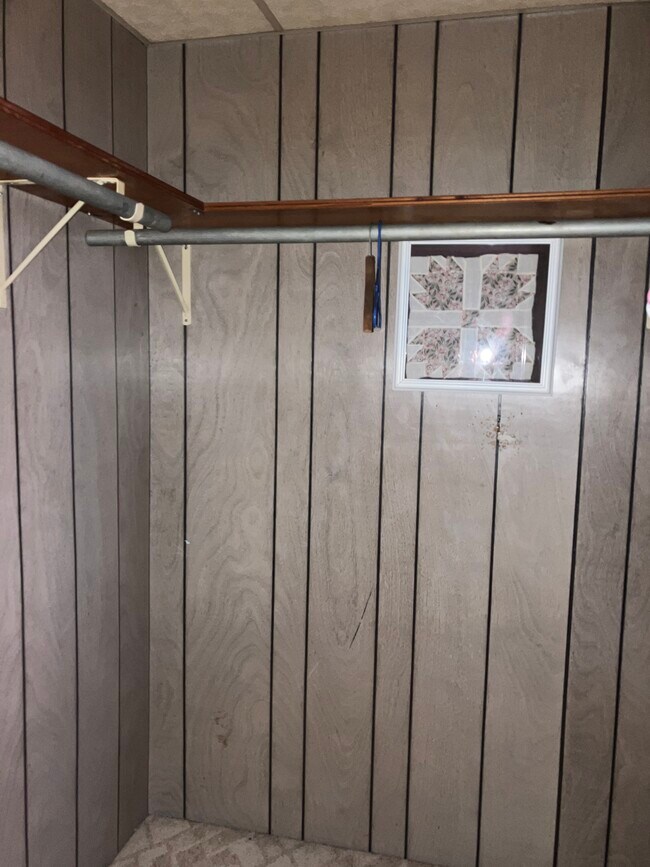 Building Photo - 517 11th Ave W