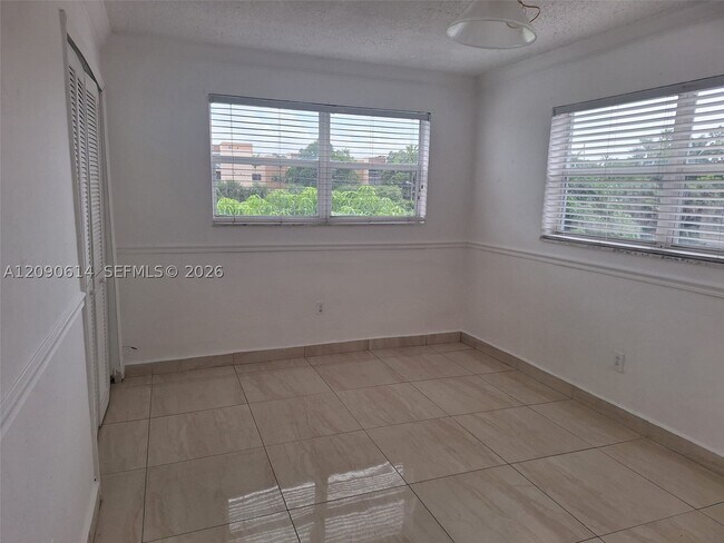 Building Photo - 1300 W 53rd St