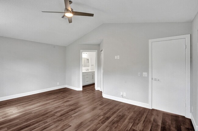 Building Photo - 9821 NW 5th Pl