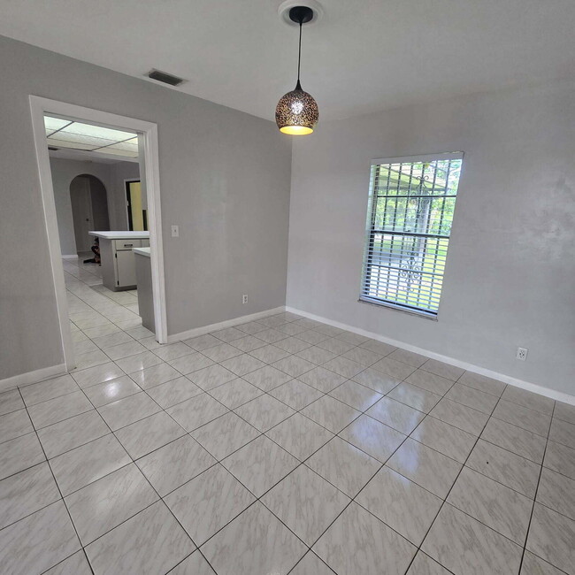 Building Photo - 6504 Heather Way