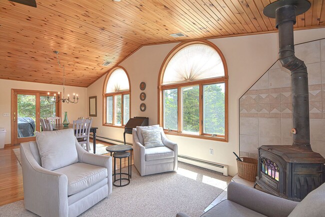 Building Photo - Winter Rental: Wingaerchic (Dog-friendly!)