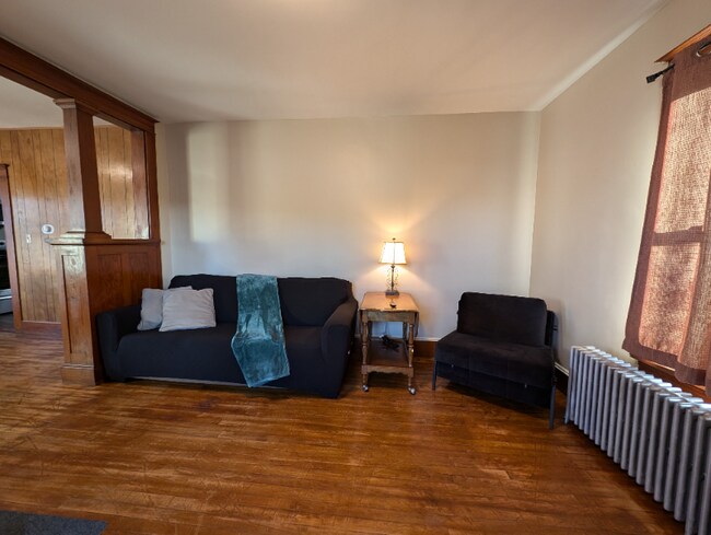 Building Photo - 492 Burgess St
