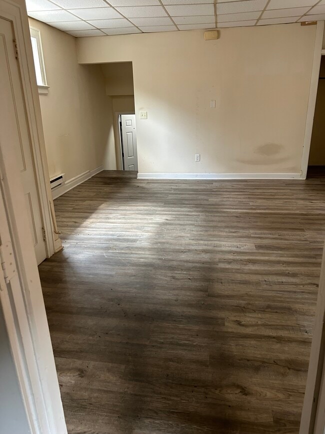 Building Photo - 940 Broad St