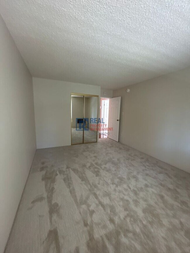 Building Photo - 13901 E Marina Dr