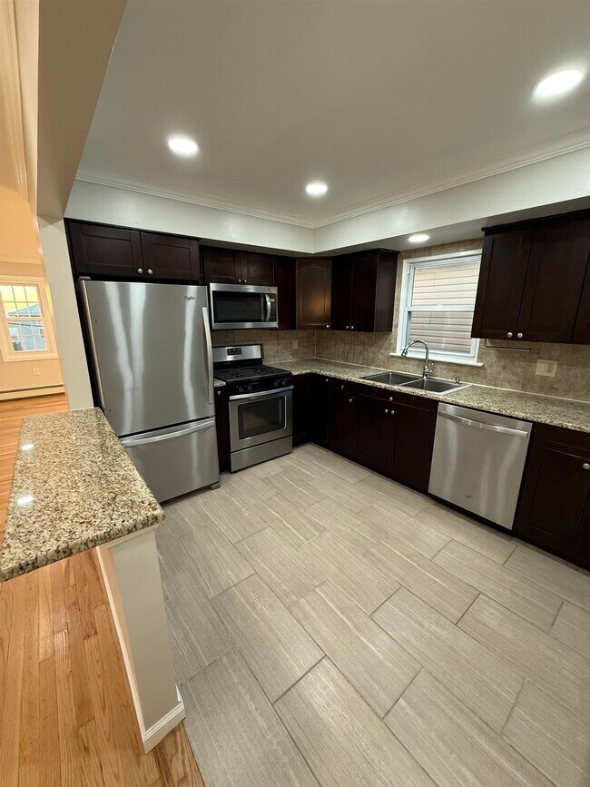 Building Photo - 6500 Columbia Ave