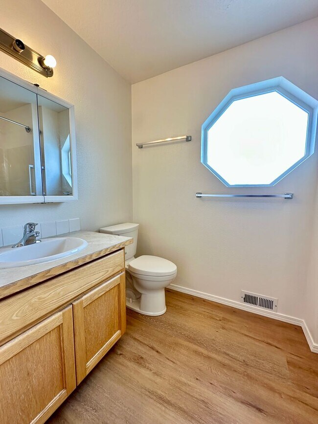Building Photo - Newly Renovated Expansive Multi story 4 be...