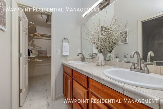 Building Photo - 4917 N Contour Way