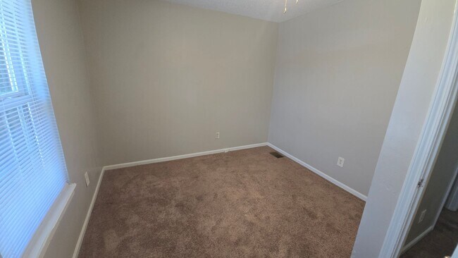 Building Photo - 302 Koon St