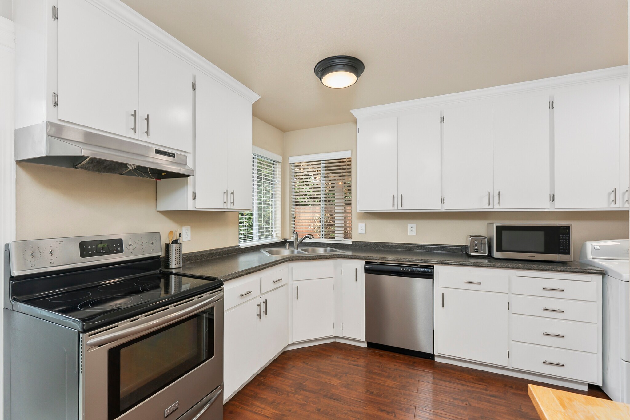 Building Photo - 154 Baxter Ave