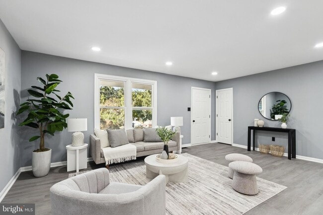 Building Photo - 39 Hidden Lake Dr