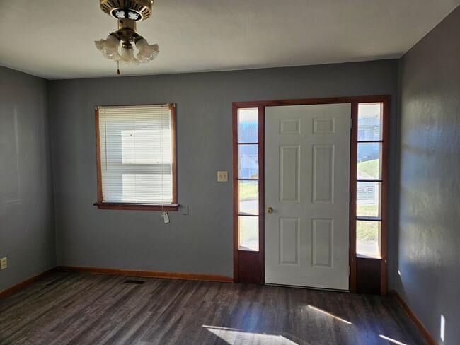 Building Photo - Single Family Rental Home - 3BR-1BA - New ...