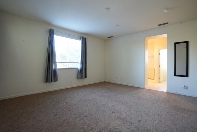 Building Photo - Four Bedroom Napa Home