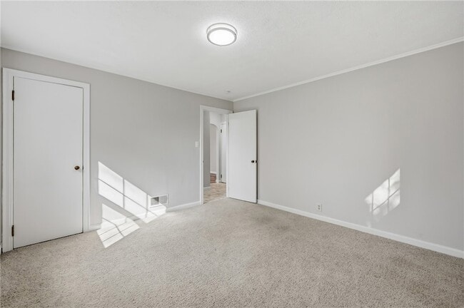 Building Photo - 1060 S Hermitage Rd