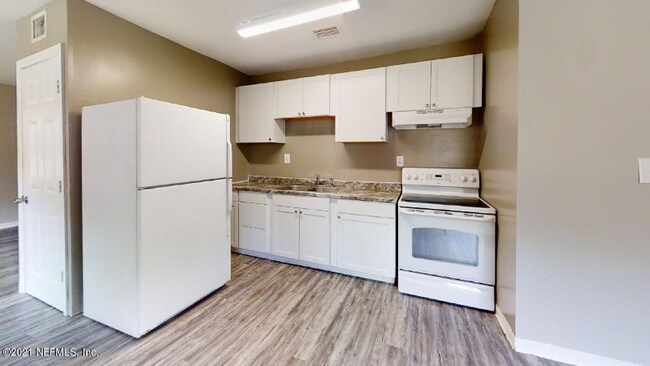 Building Photo - 1726 Ryar Rd