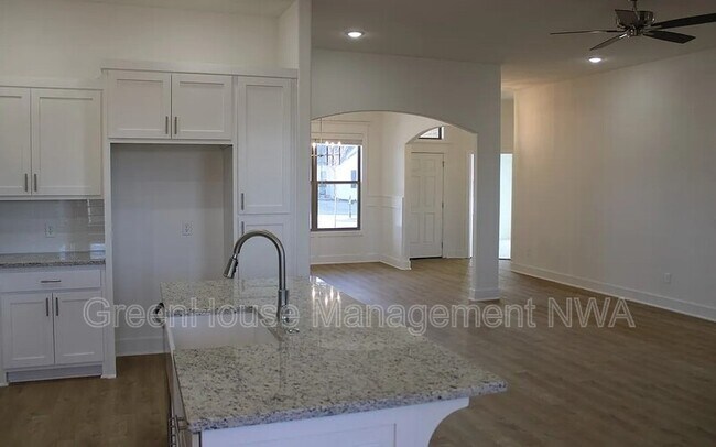 Building Photo - 1574 N Pershing St
