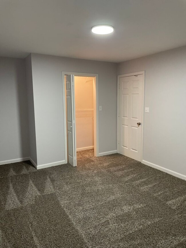 Building Photo - 380 Main Cross St