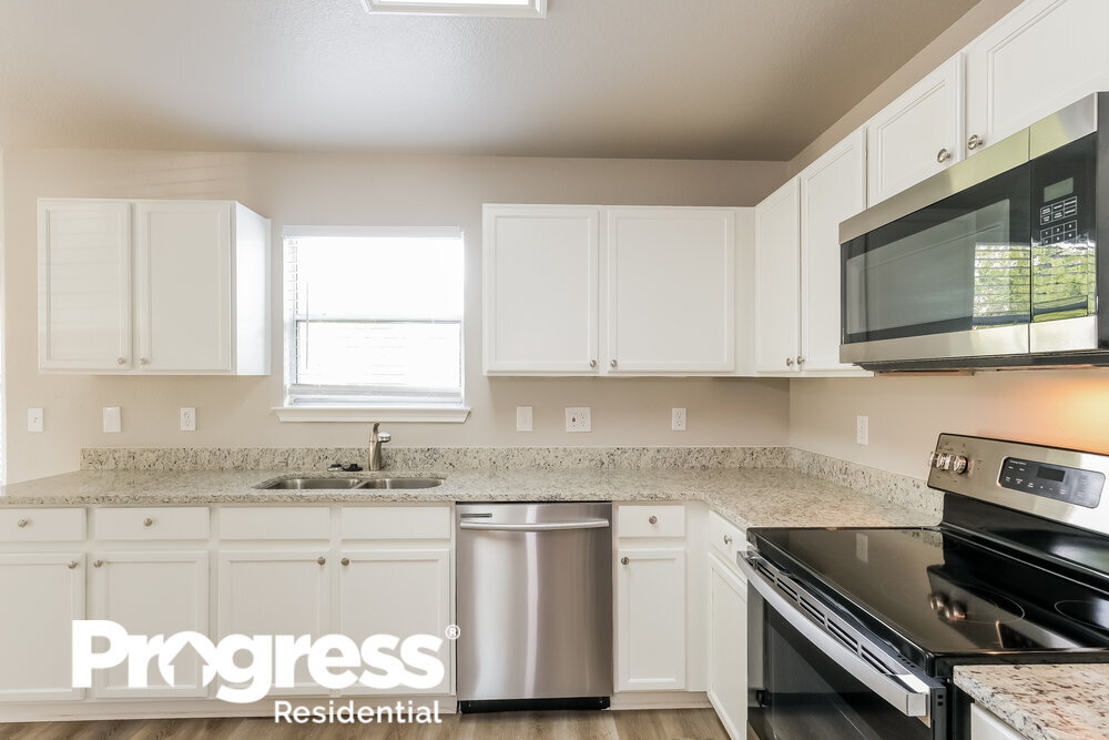 Building Photo - 16706 Shipshaw River Dr