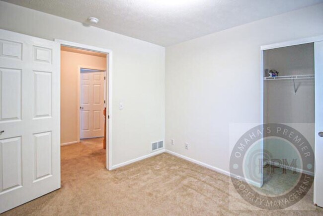 Building Photo - Beautiful and Spacious 4 Bedroom 2.5 Bathr...