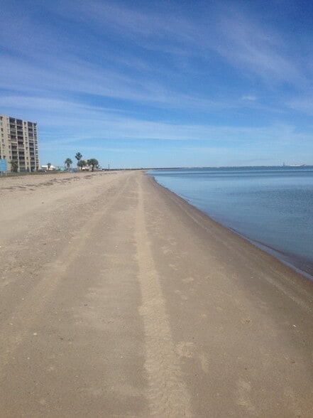 Primary Photo - 3938 Surfside Blvd