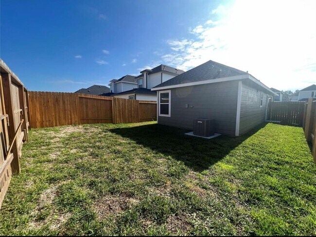 Building Photo - 16763 N Marie Vlg Dr